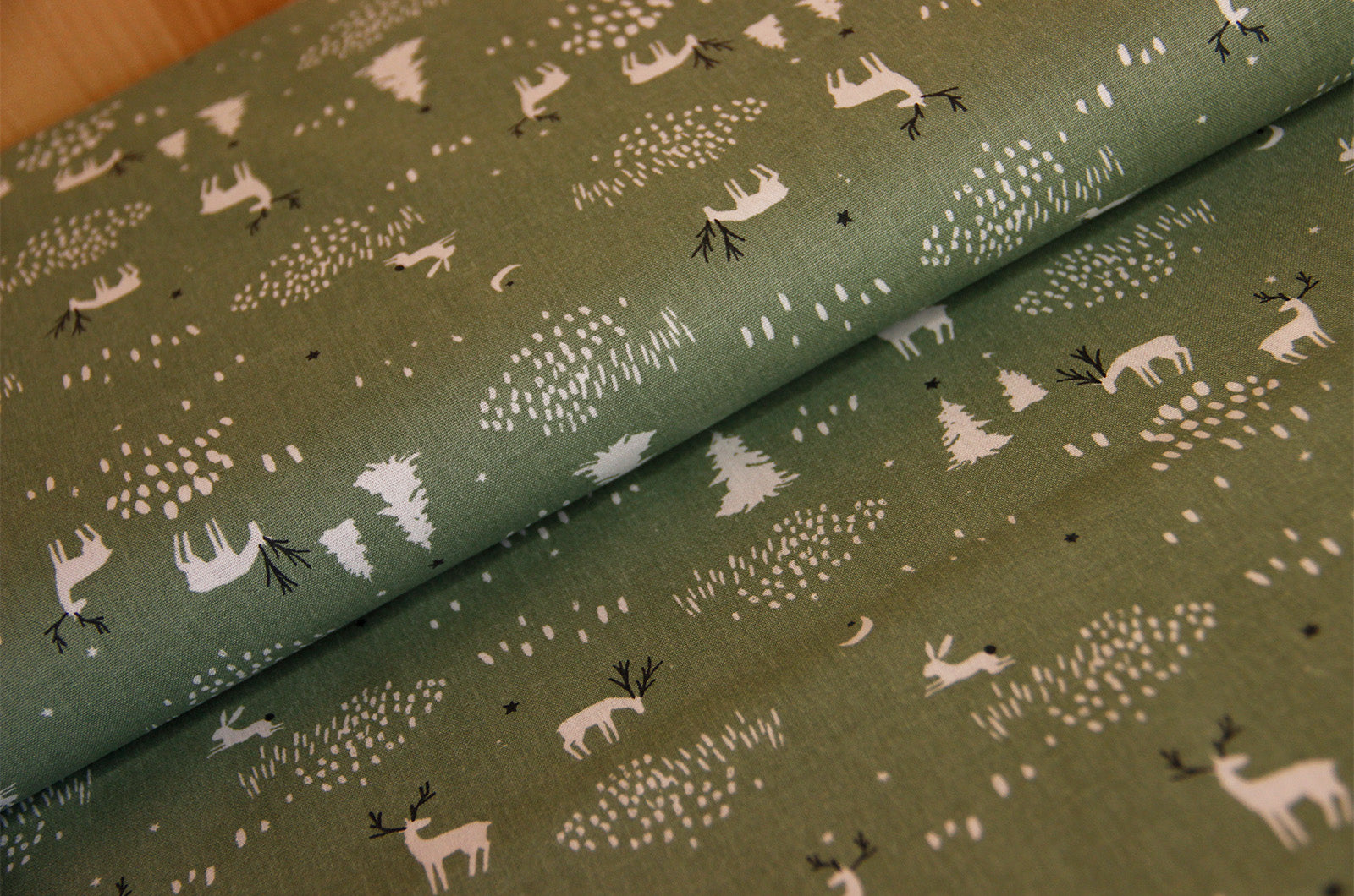 Kaufen 003-hirsch-auf-grun Baumwolldruck Weihnachten  * Ab 25 cm