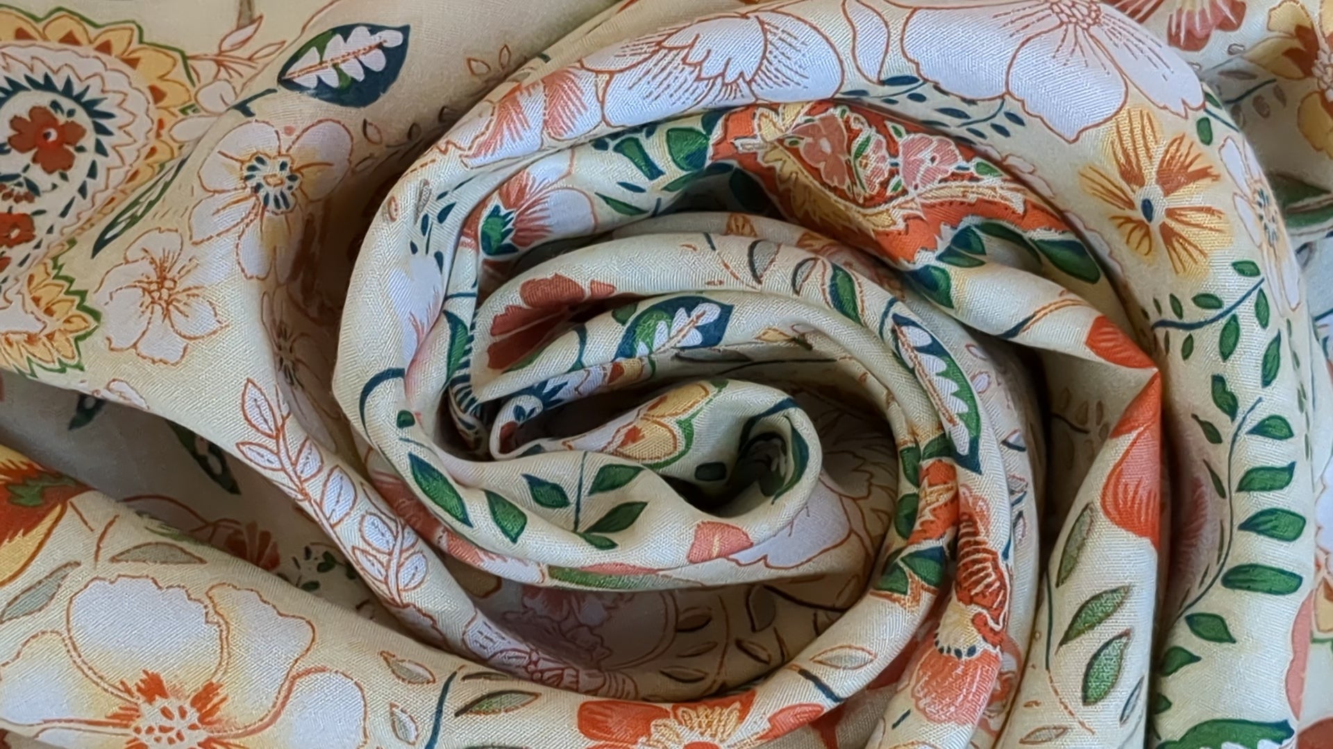 Viscose printed Paisley cream *From 50 cm-4